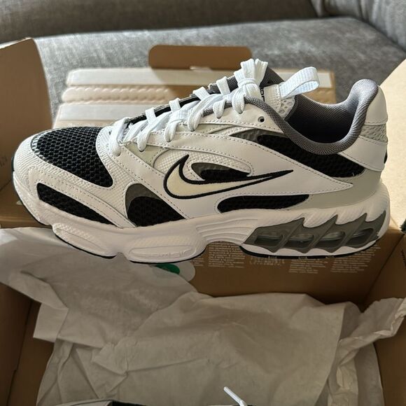 Nike Shoes - New NIKE ZOOM AIR FIRE WOMENS 7